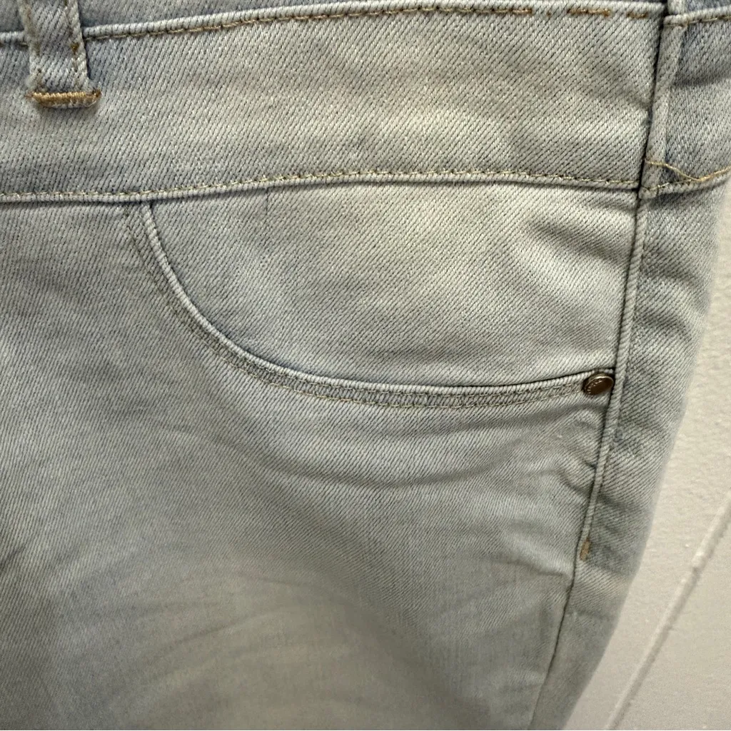 Refuge Light Wash High Waisted Skinny Jeans - Image 4