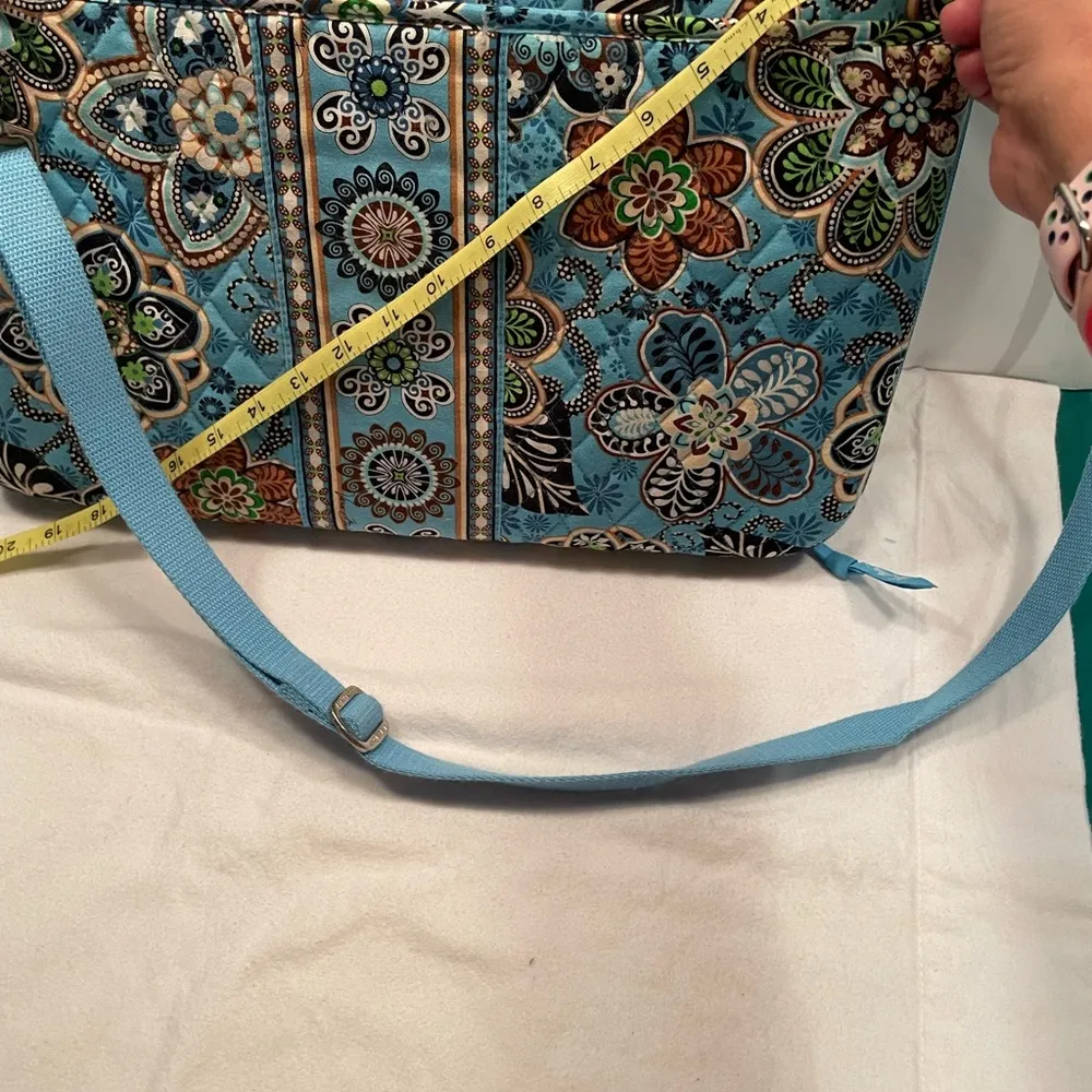 Vera Bradley : Paisley Retired Pattern Hard Shell Zippered Laptop Case w/strap - Image 4