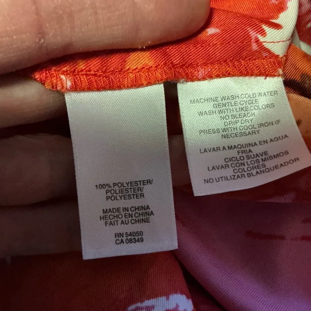 Bright red n orange floral dressy sleeveless blouse - Image 4