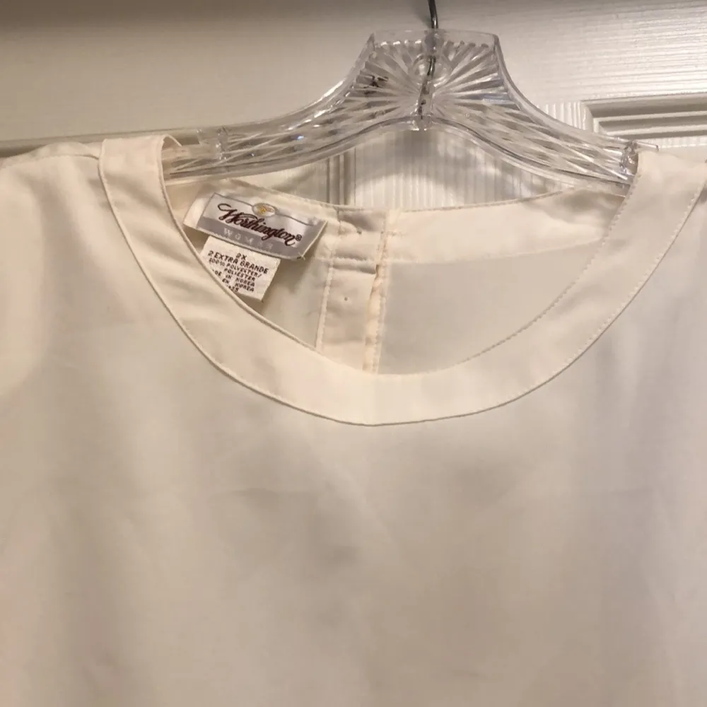 Vintage Worthington Woman Beige Short Sleeve Dressy Shell Blouse 2X - Image 3