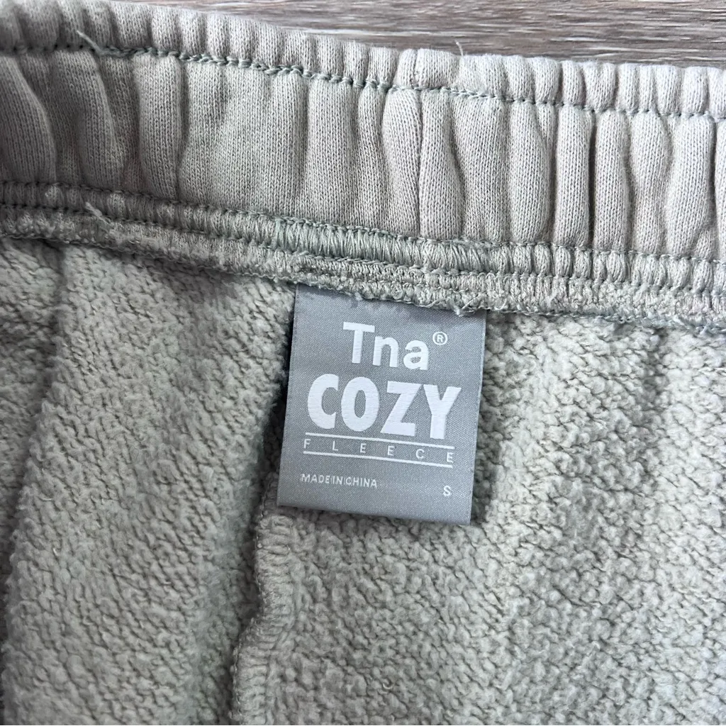 TNA cozy fleece light‎ gray sweatpants - Image 5