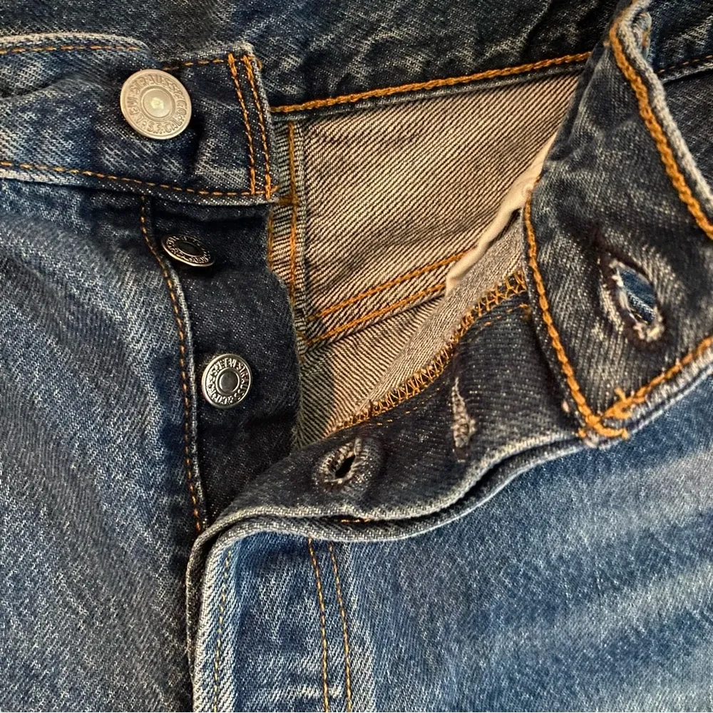 Levis 501 Cut Off High Rise Jean Shorts Womens Button Fly - 32” - Image 5