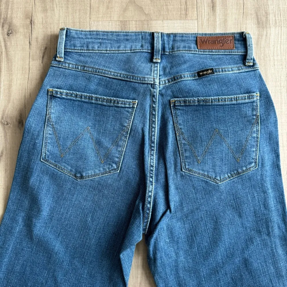 NWOT Wrangler High Rise Vintage Taper Mom Jeans Sz 10 Distressed Medium Wash - Image 13