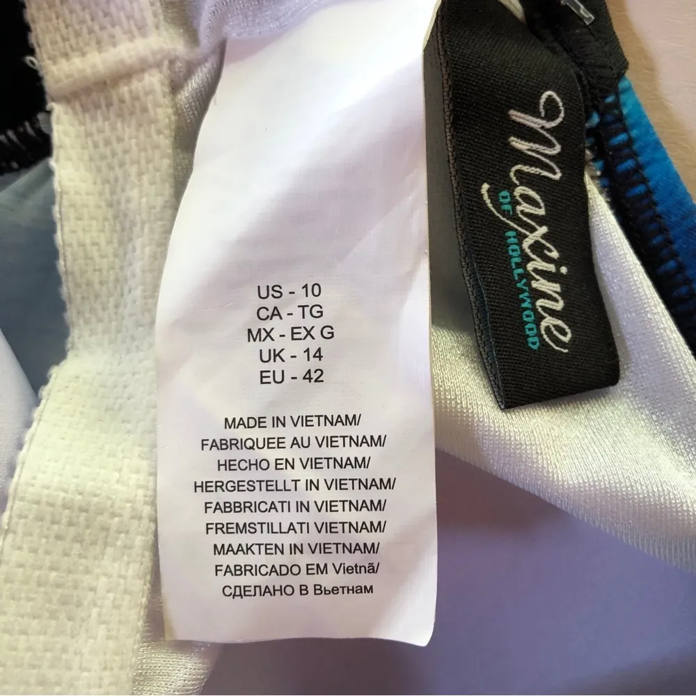 Summer Sale: Maxine of Hollywood Horizon V-neck Tankini Top Size 10 - Image 11