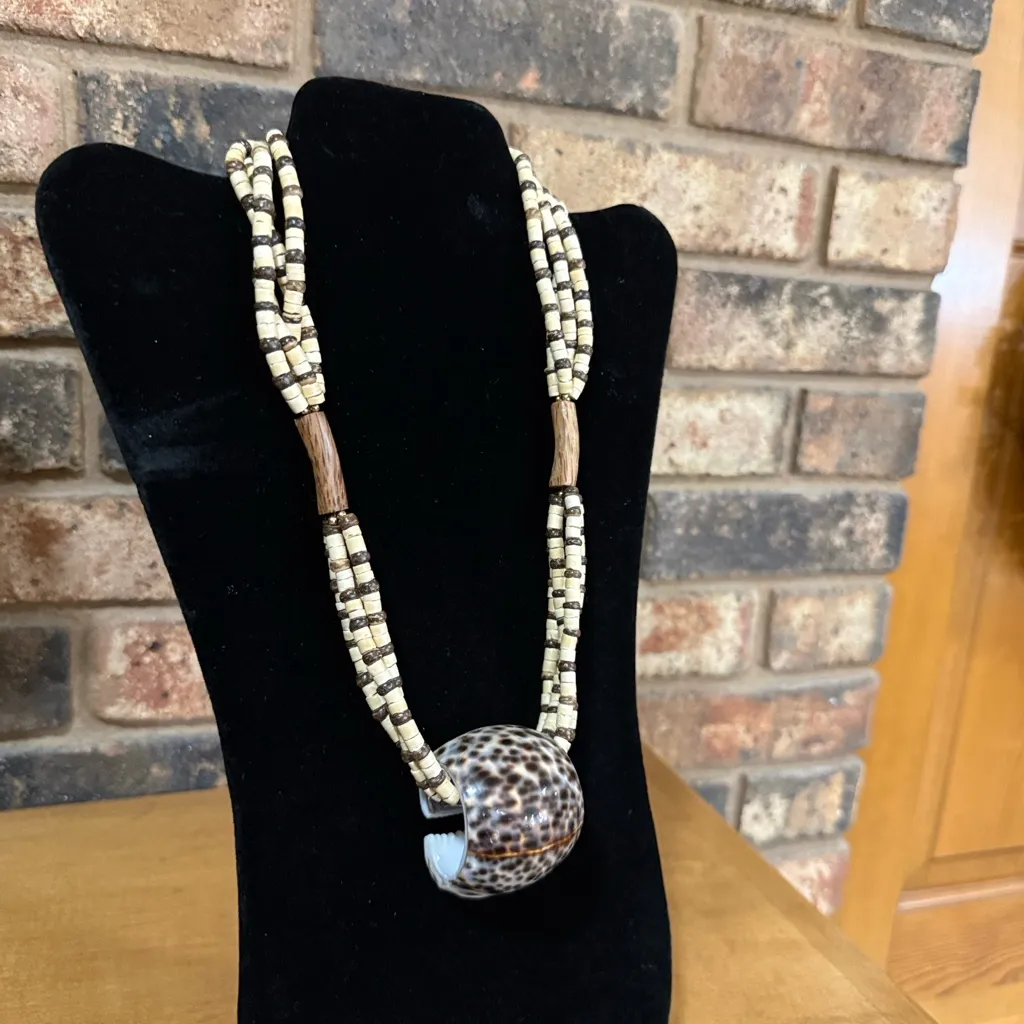 Vintage Large Tiger Cowrie Shell and wooden beaded necklace and earrings set Brown - Image 3