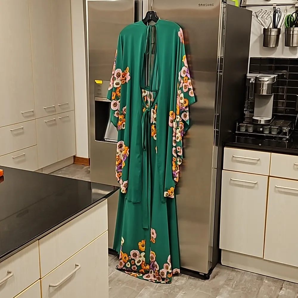 đź’•MICHAEL COSTELLOđź’• Plunging Kimono Dress ~ Green Floral Print - Image 8