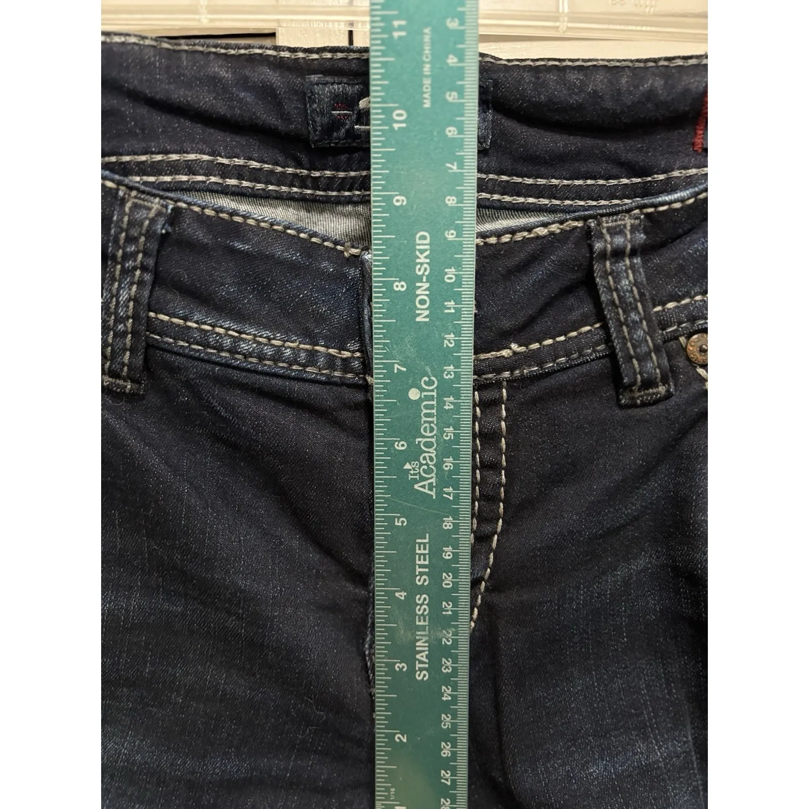 Silver Jeans Elyse Mid Rise Straight Dark Wash Stitching Size 29x32 Logo - Image 2