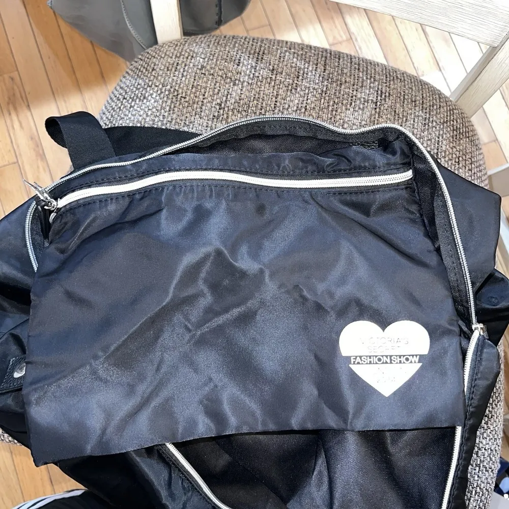 Victorias Secret London Fashion Show 2014 Black Tote Duffle Bag Hologram w/Pouch - Image 6