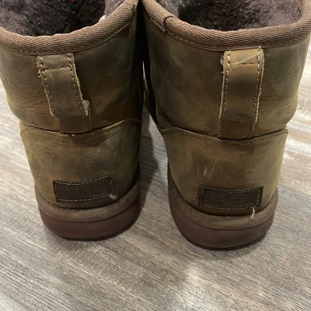 UGG  Classic Mini Leather Bomber Boot - Image 5