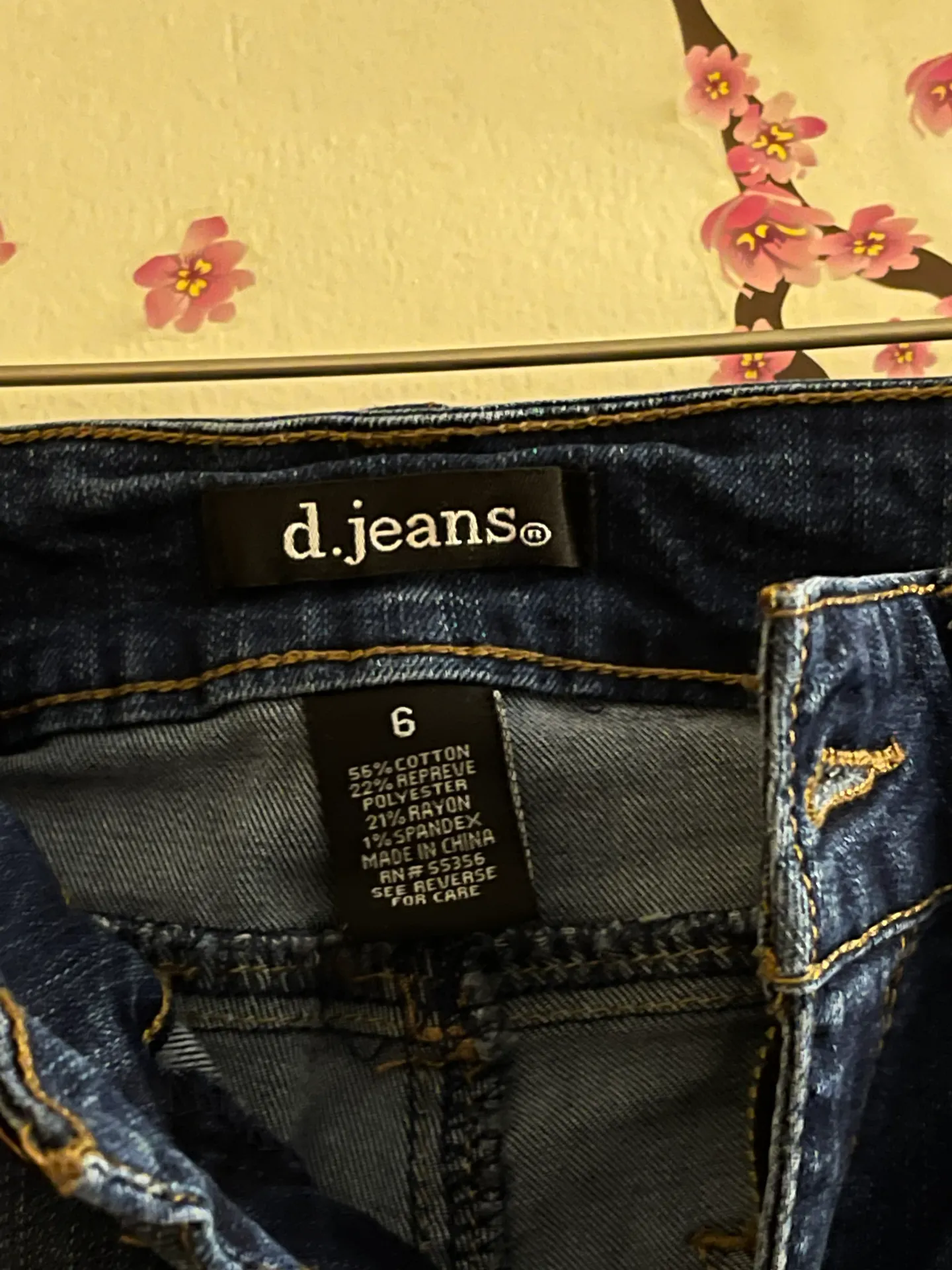 D. Jeans Ripped  - Image 7