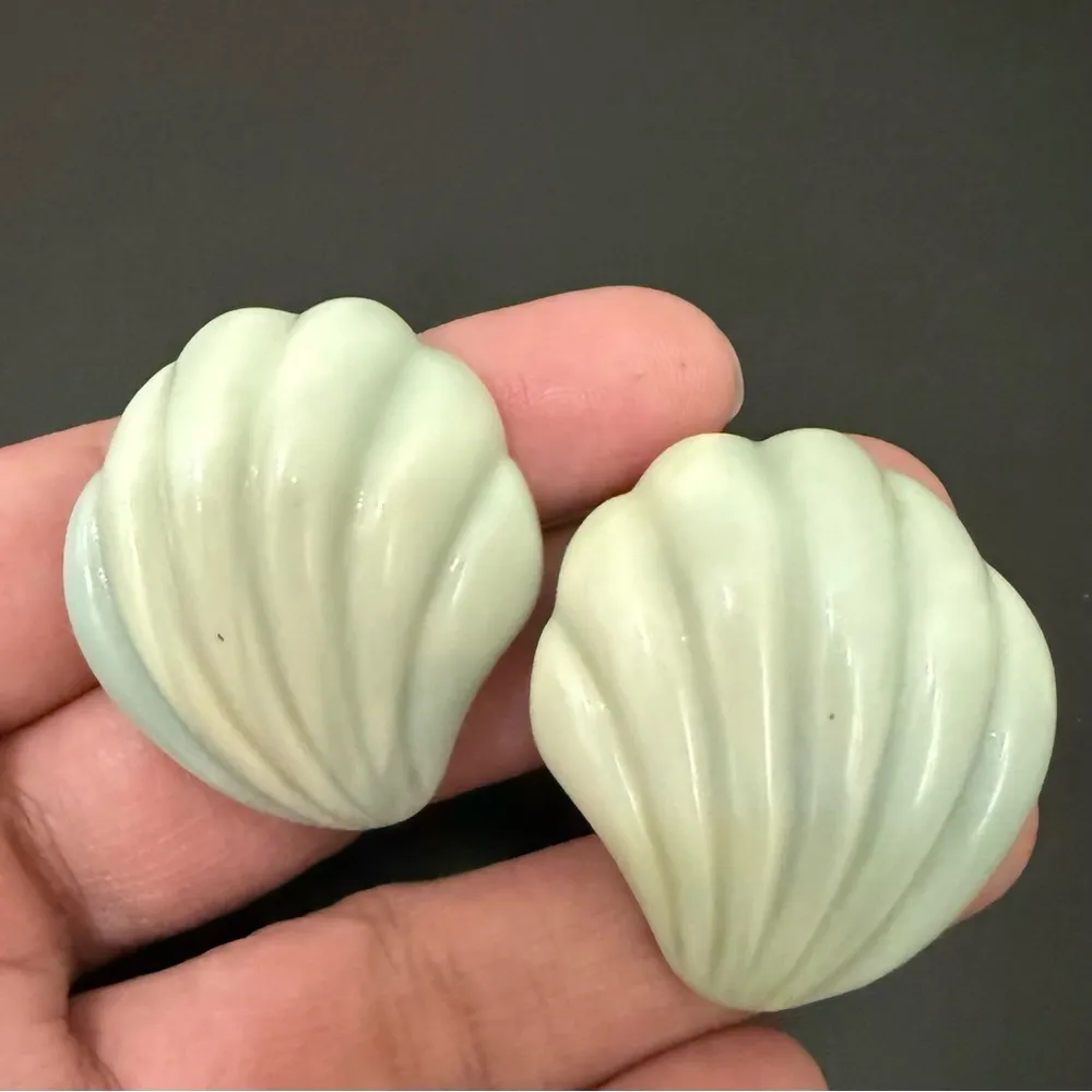 Vintage TRIFARI Light Green Scalloped Shell Lucite Statement Earrings 17g. - Image 6