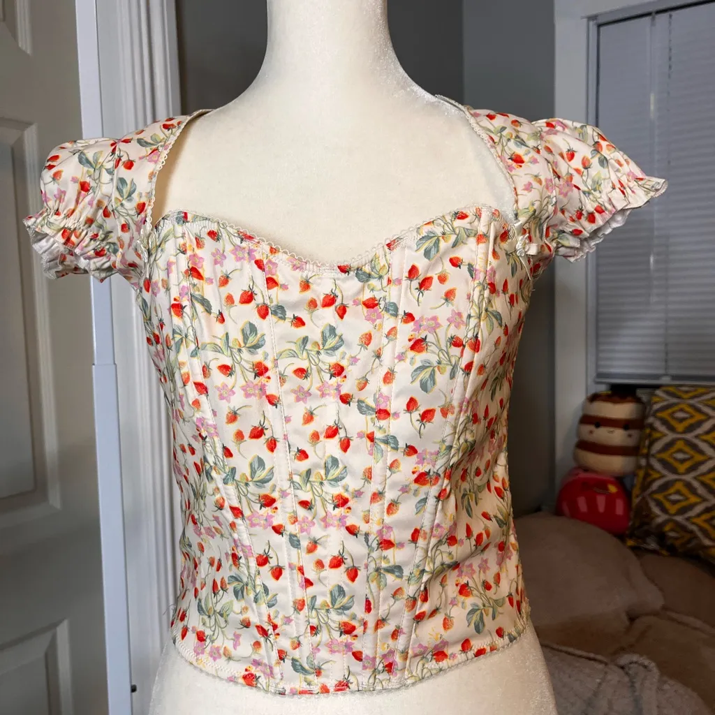 Vs strawberry corset top size m new no tags - Image 2