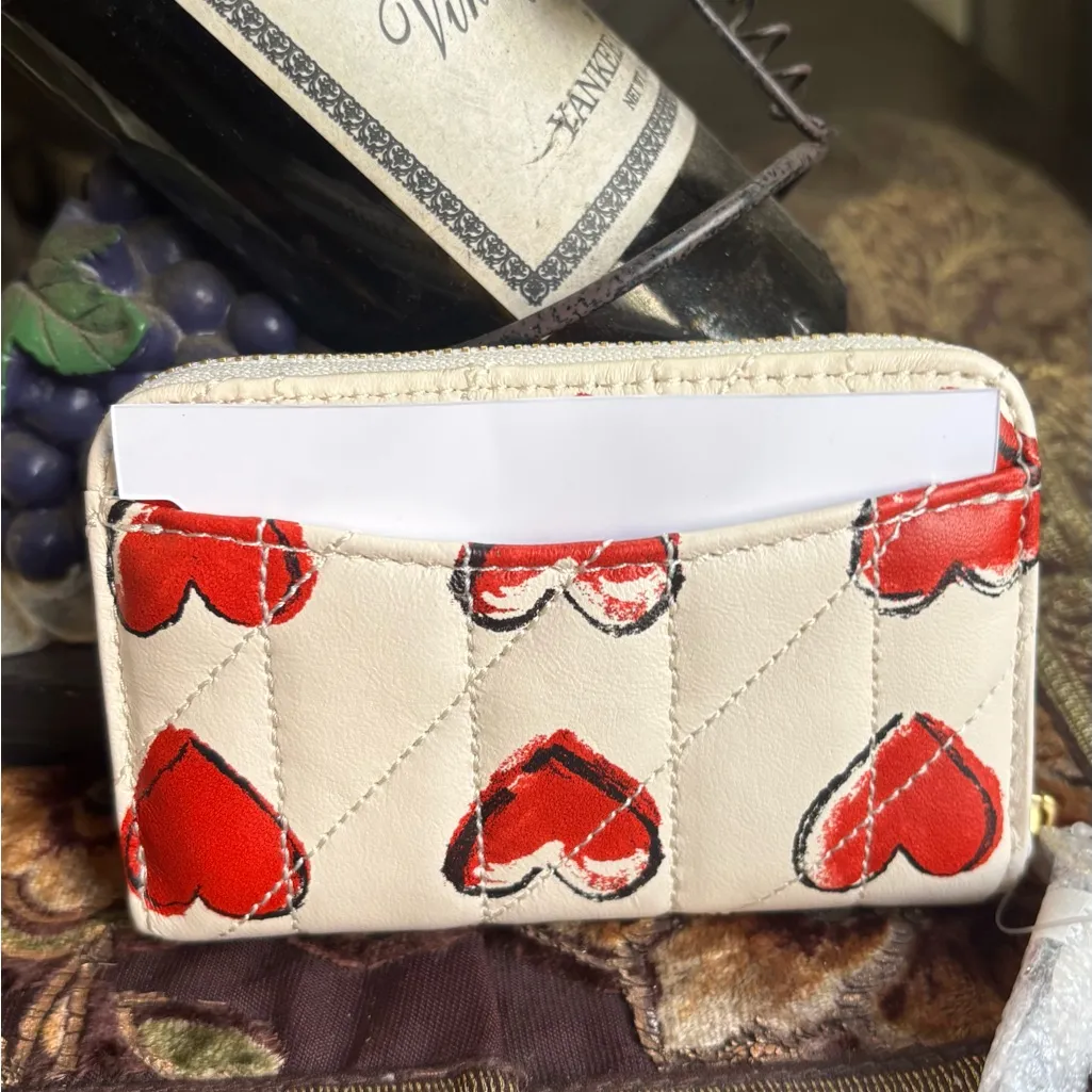 Coach Authentic  1941 Nappa leather Heart zip around 3 compartments wallet. - Image 5