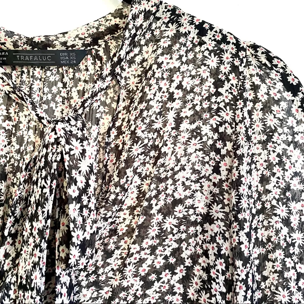 Zara Trafaluc Sheer Tie Neck Floral Blouse Size XS - Image 3