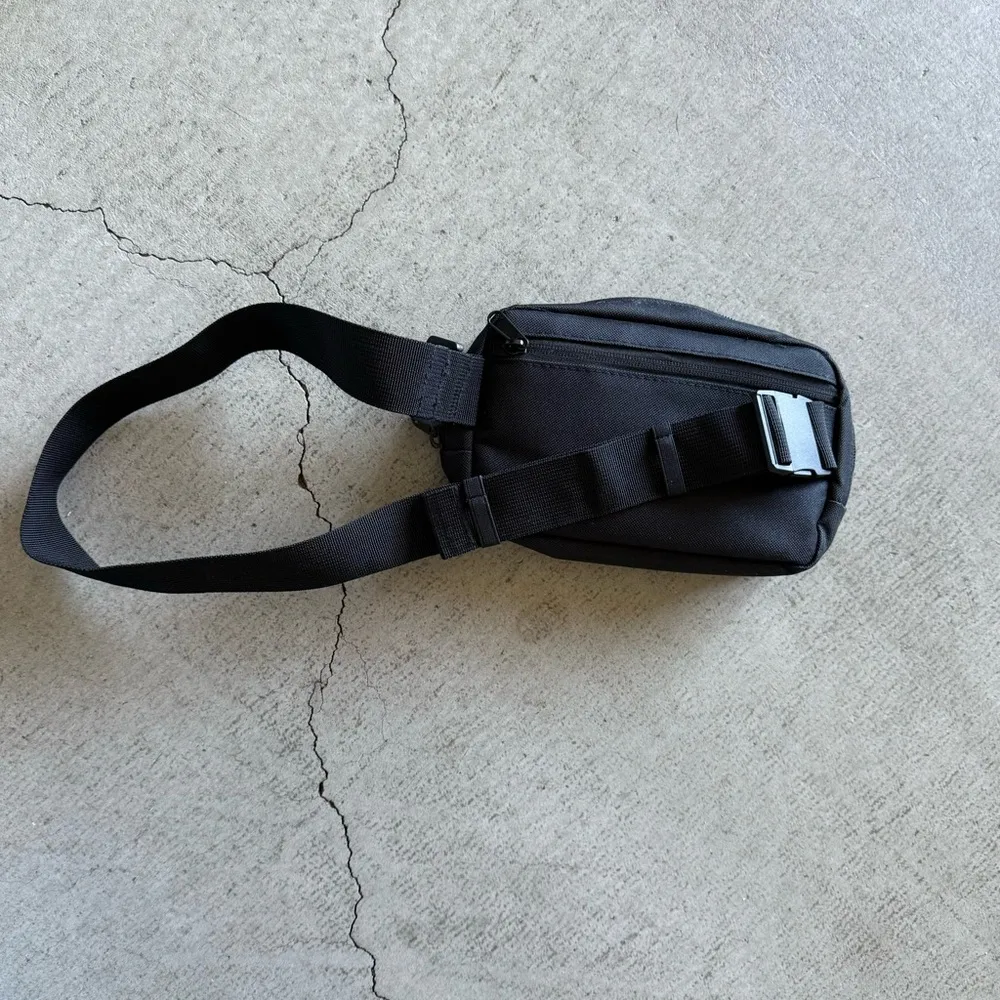 LA Lakers / nwt / pride night 2024 crossbody bag Fanny pack / black - Image 8