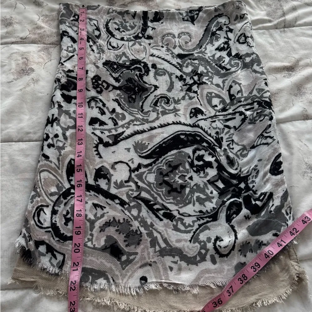Isa & Stef Inc. floral Black and Gray lined knee length Patterned Skirt, size S - Image 4