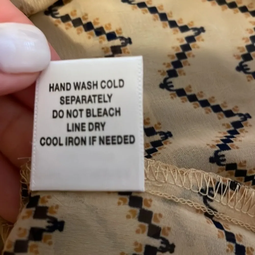 Pleione Sleeveless V-neck Collared Sheer Blouse - Image 7