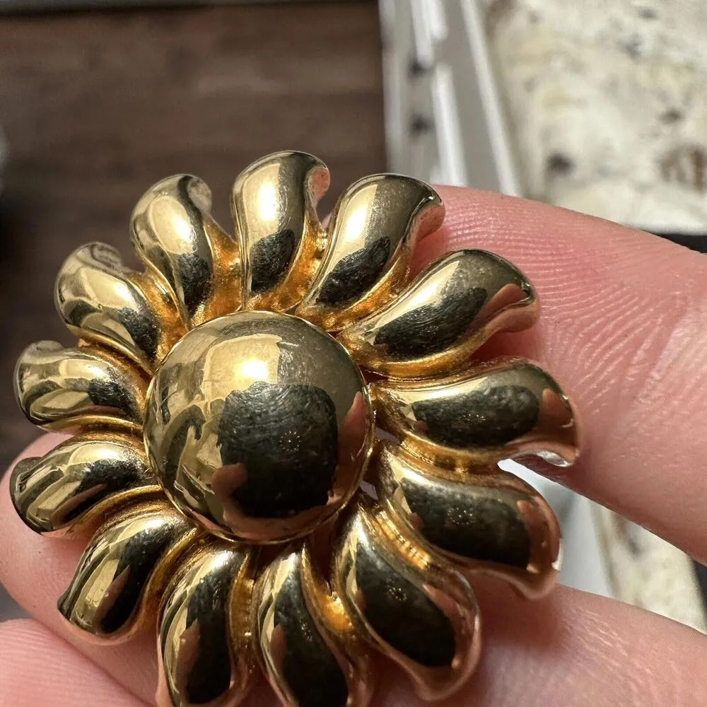 Signed Joan Rivers Metal Sunflower Flower Clip On Earrings Gold Tone - Image 7