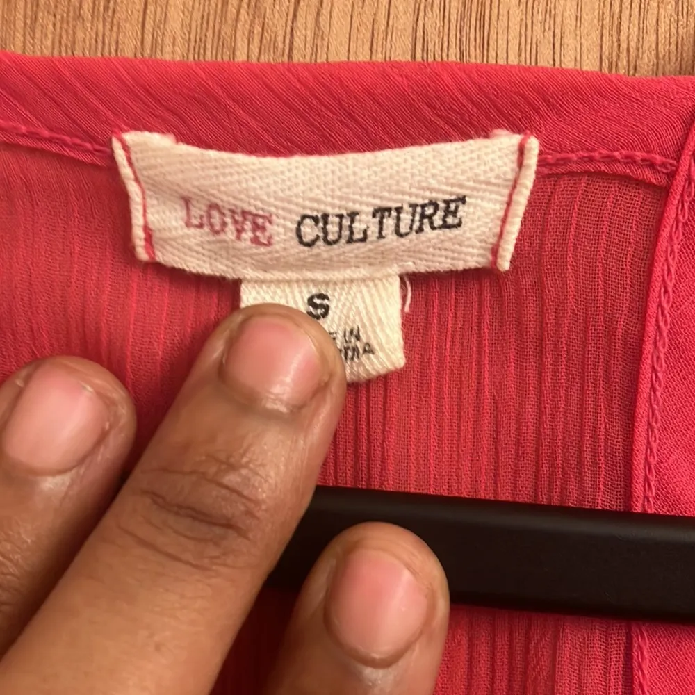 Love Culture spaghetti strap hot pink sheer top woman’s size small - Image 3