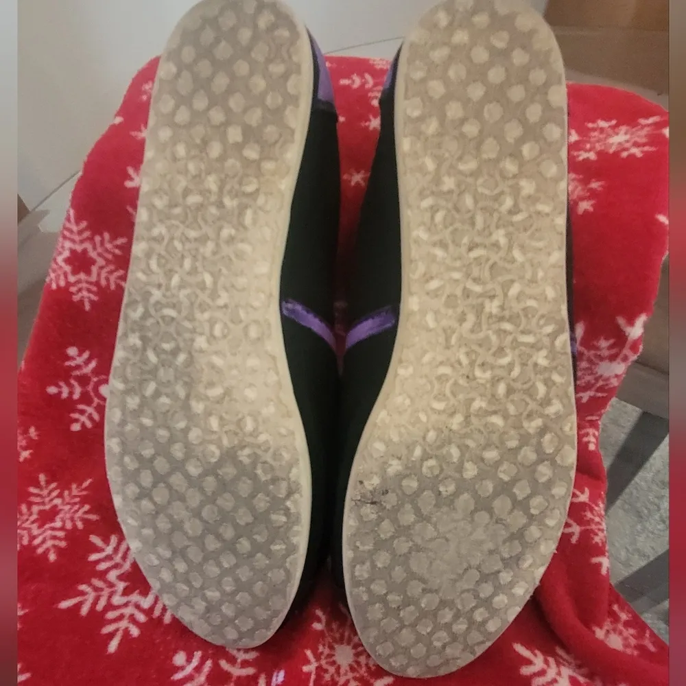 Toms Kansas State Wildcats Size 8 purple and Black Shoes - Image 4
