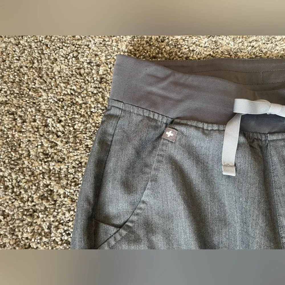 Women’s Figs Technical Collection Zamora Joggers Scrub Pants Gray Size XS - Image 3