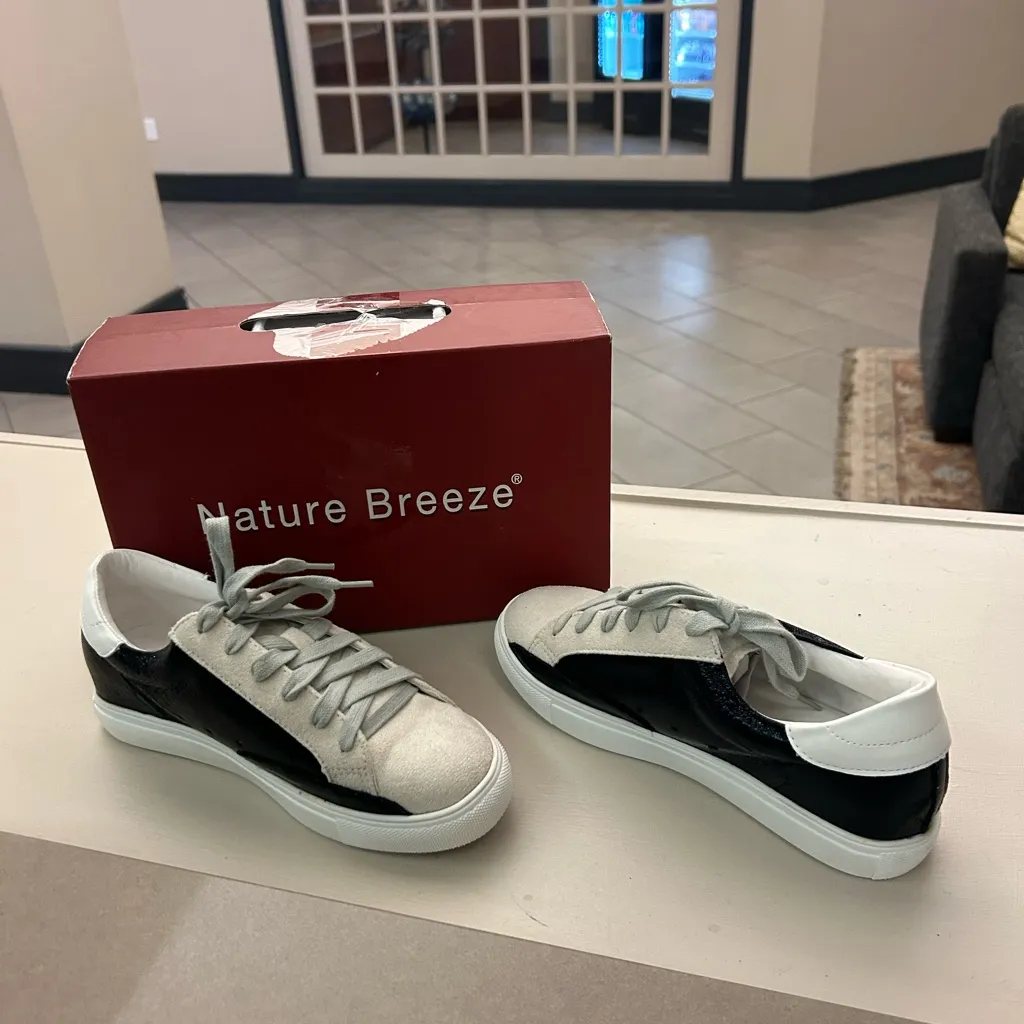 Sneakers Nature Breeze Red Carry Box 6 1/2 Brand New in box! - Image 4