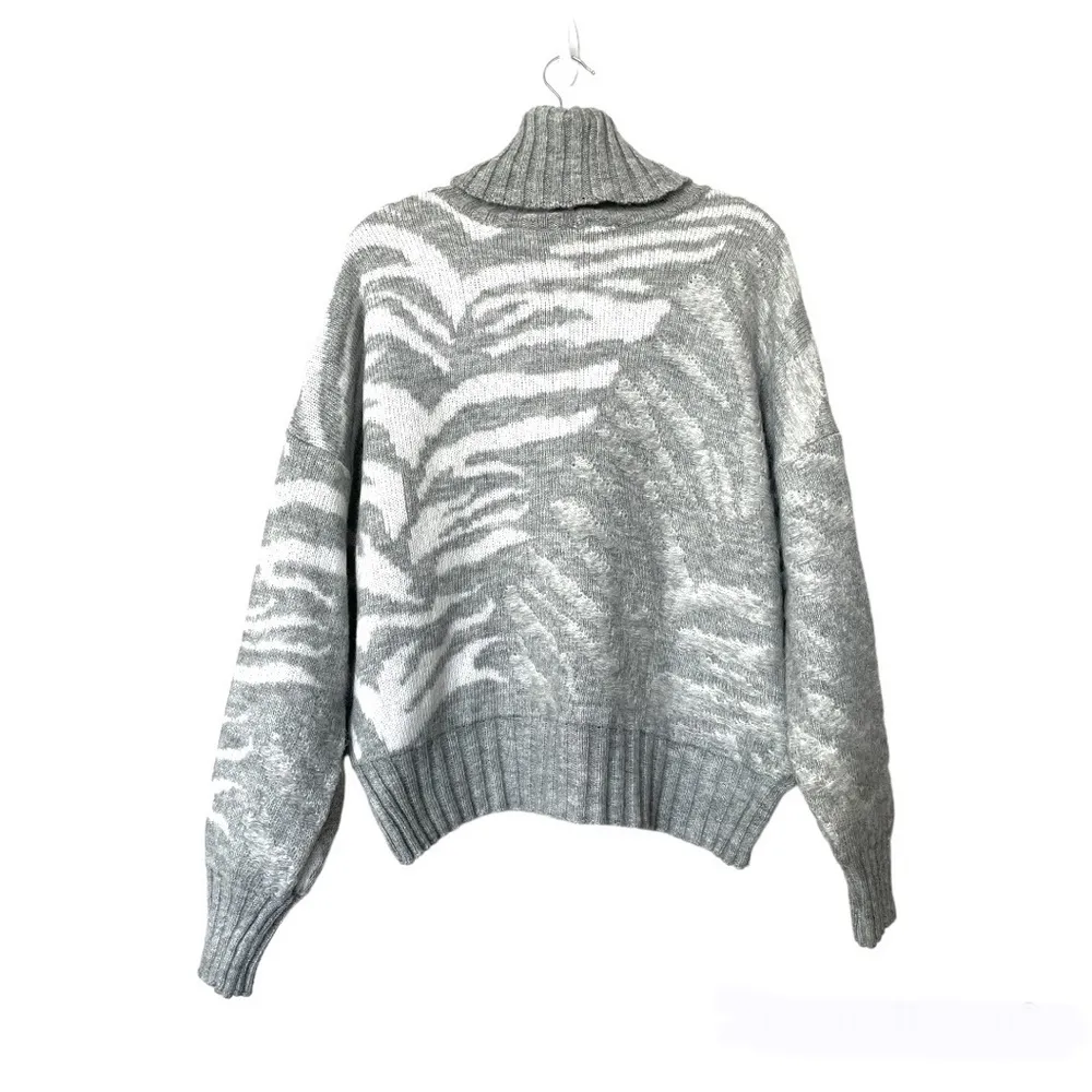 NWT Topshop Funnel Neck Sweater in Gray Tiger Animal Print Size 4-6 - Image 8