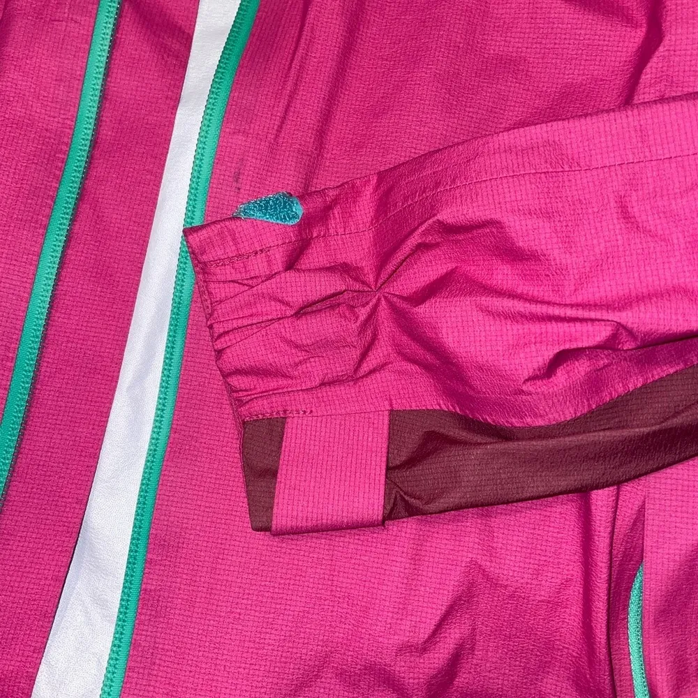 Women’s Trew Bewild Rain Jacket Ultralight In Pink & Teal Sz xs - Image 3