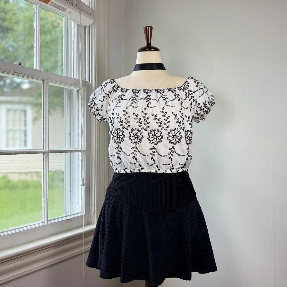 American Eagle White Crop Top Black Embroidered Flowers Cotton Medium Cottage - Image 8