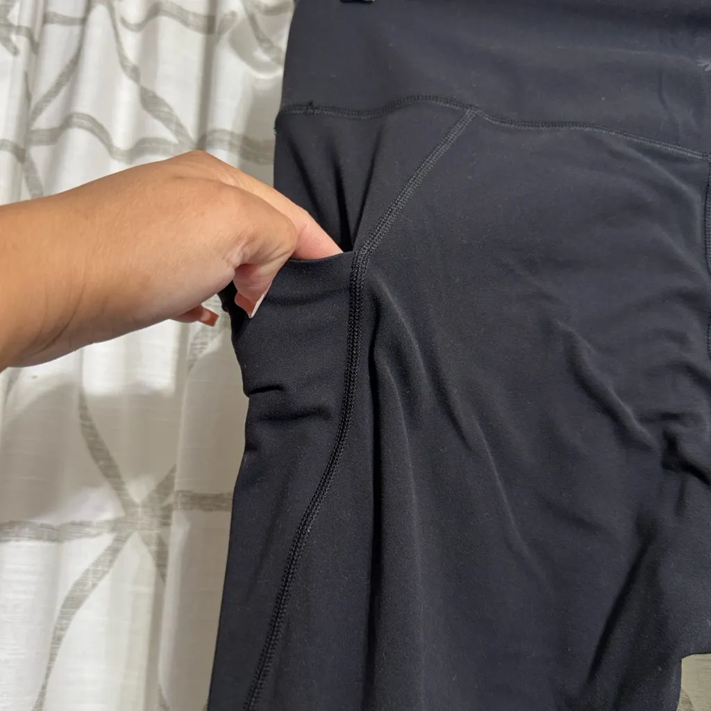 Athleta Women's Black Leggings - Image 9