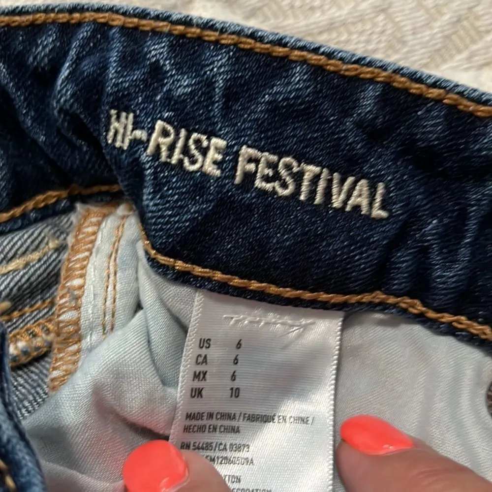 American Eagle - Hi-Rise Festival Blue and Lace Jean Shorts - 6 - Image 4