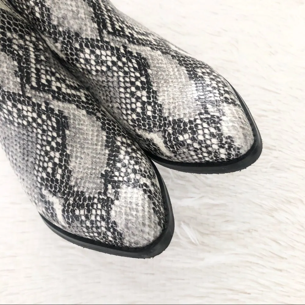 Blondo  ELIZA Black White Snake Cut Out Ankle Waterproof Boots B6790-236 Size 6 - Image 10