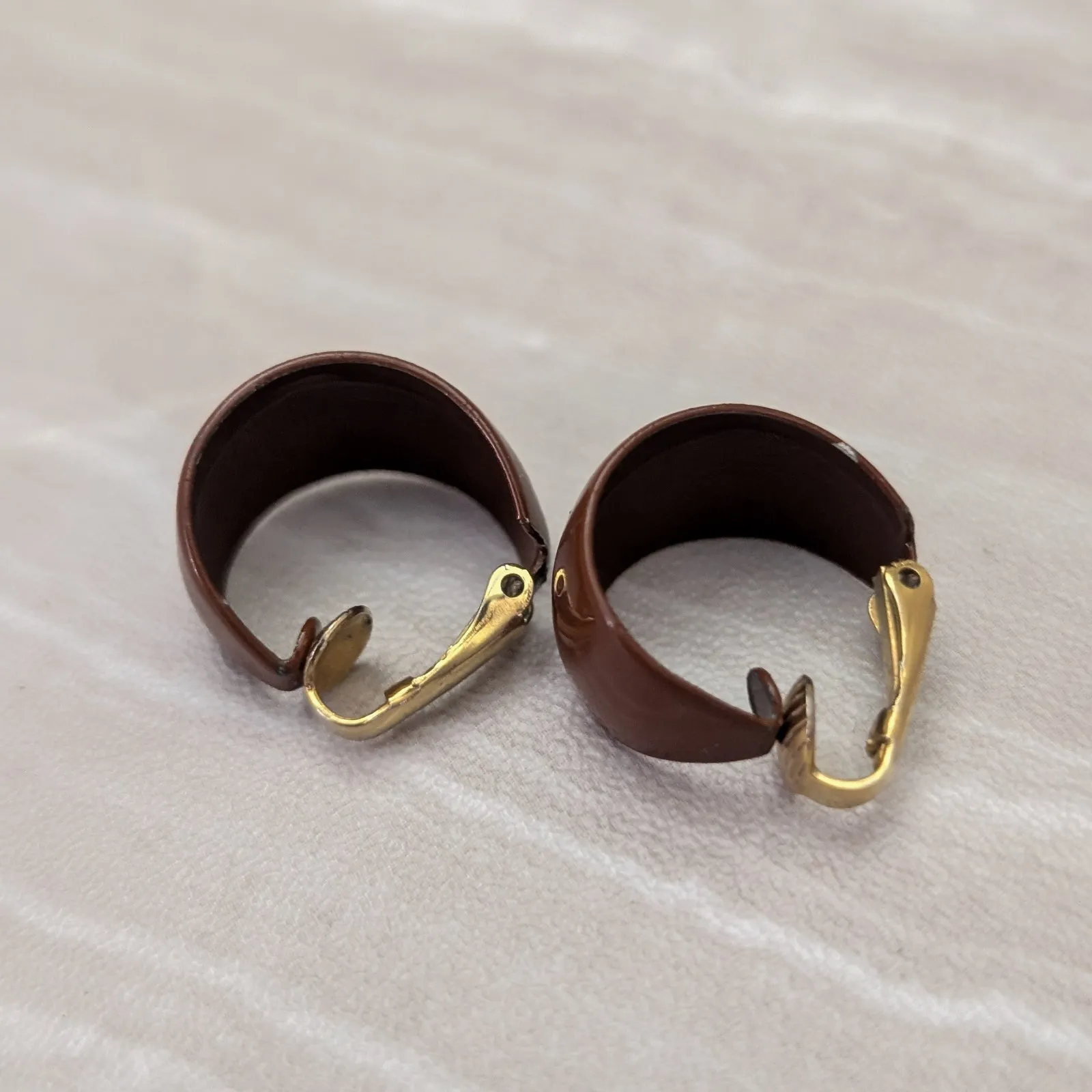 Vintage Clip On Earrings Retro Chunky Hoops 0.75" Rich Brown - Image 8