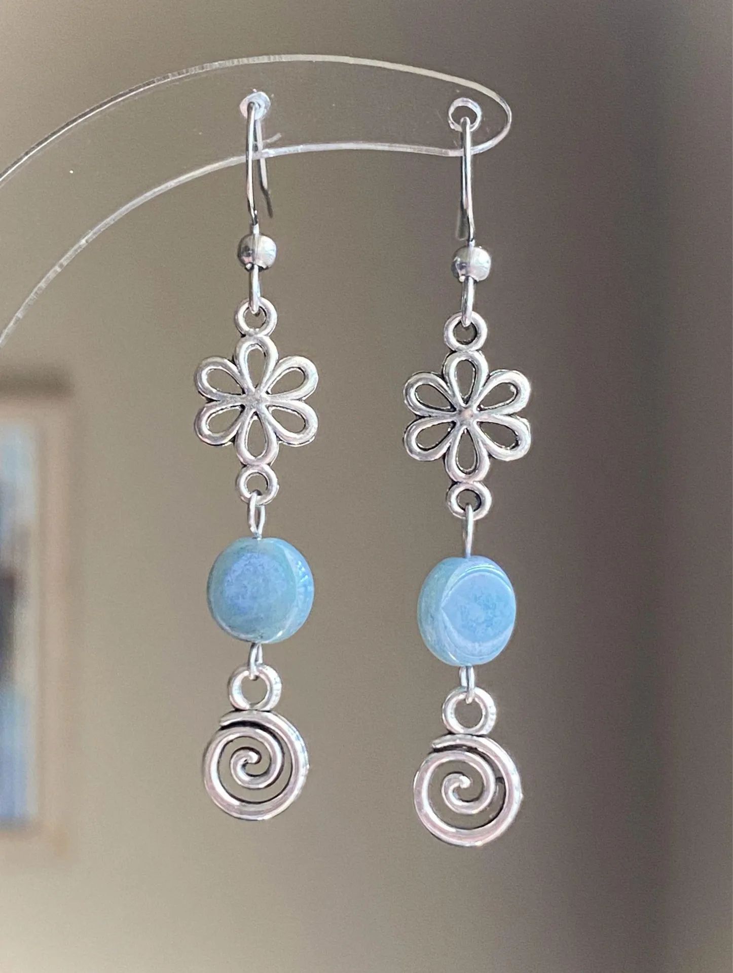 Handmade retro vintage fairy boho funky hippie style spiral flower dangle earrings🌀🌱 - Image 2