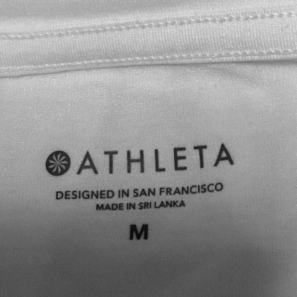 Athleta Women's White Stretch Lightweight Long Sleeve Athletic Top T Shirt Sz M - Image 4