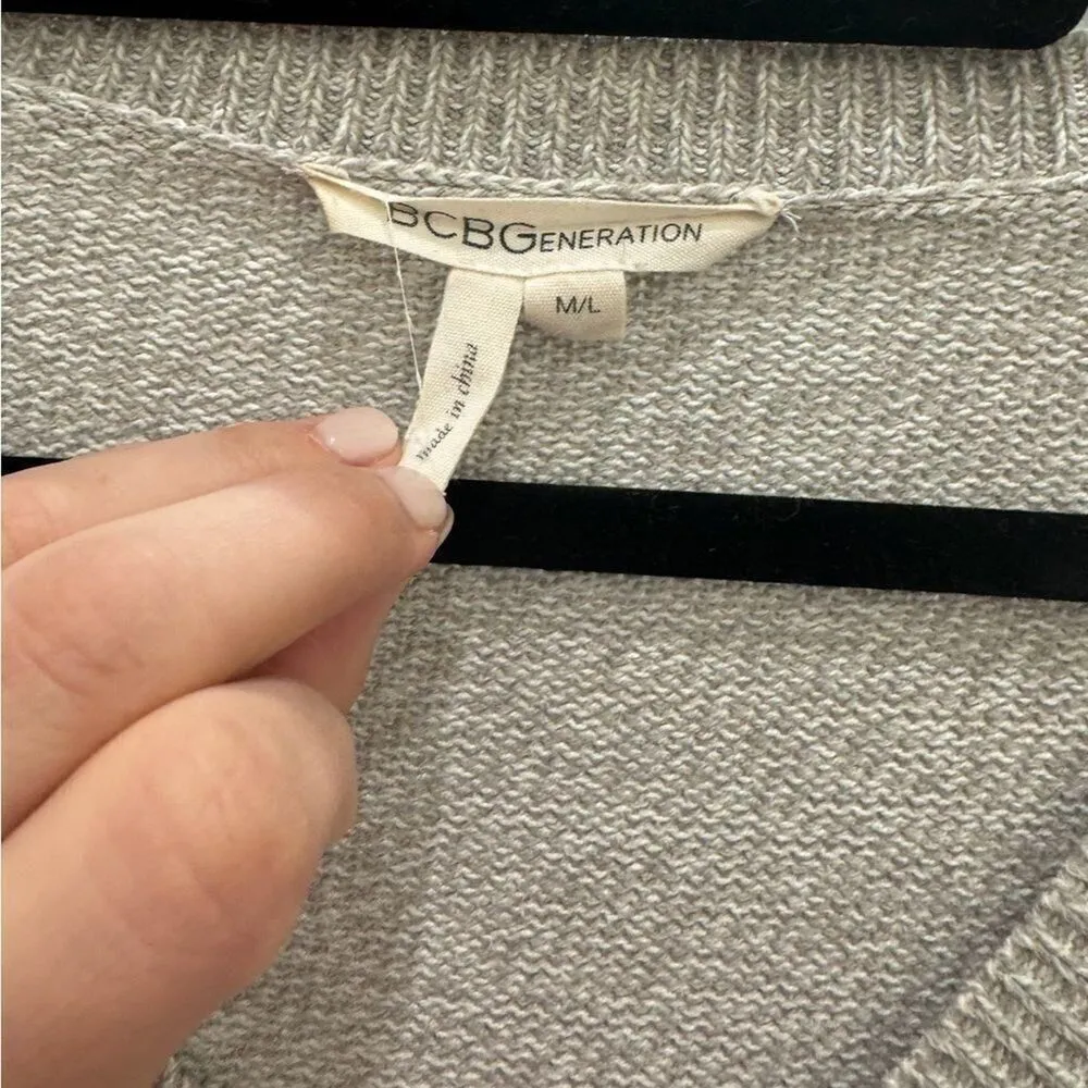 BCBGeneration Grey V-Neck Long Sleeve Tight Knit Oversized Sweater M/L - Image 4