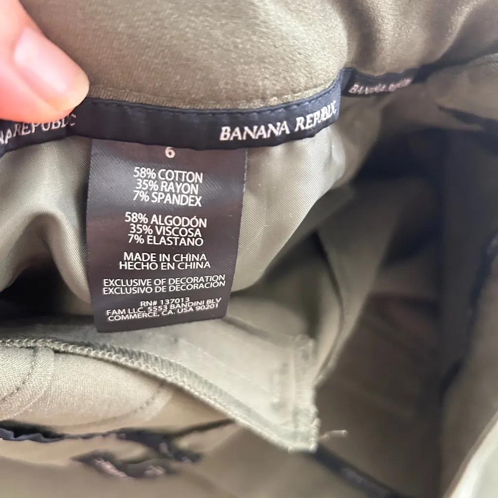 Like new Banana Republic women Pants in Olive size 6 - Image 6