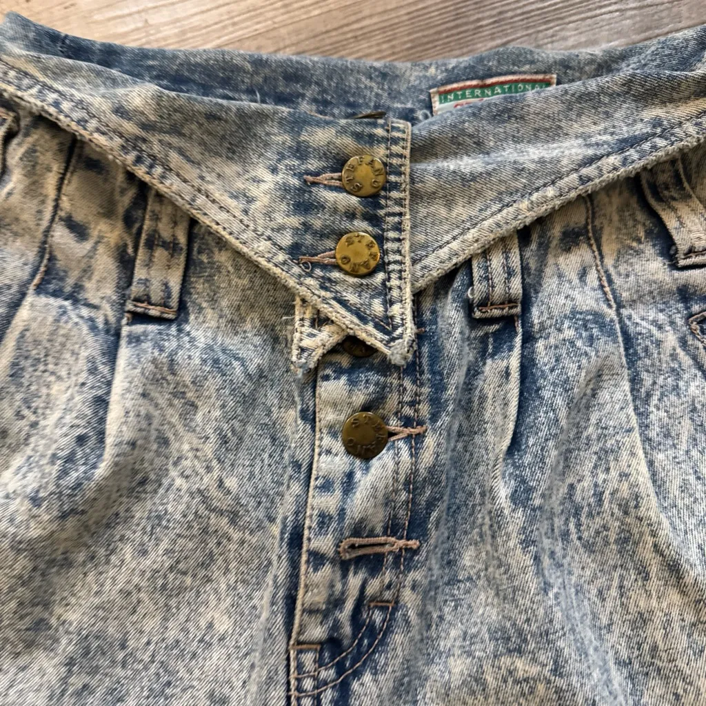 Stefano International Vintage acid wash high waisted Jean Shorts Women 9/10 Blue Size undefined - Image 2