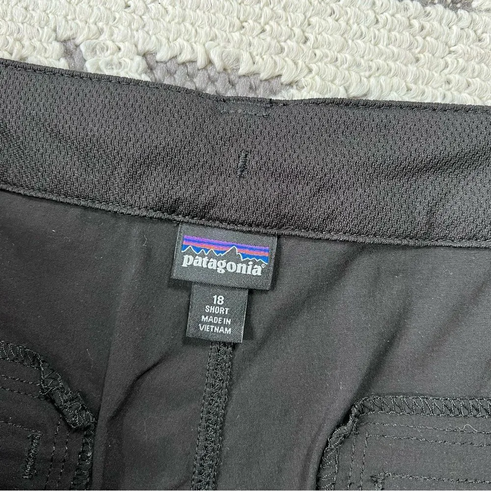 Patagonia black womens hiking pants size 18‎ short - Image 5