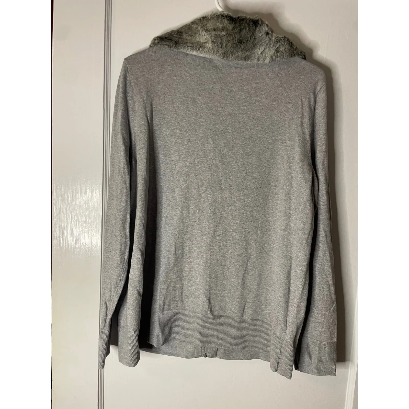 Zenergy by Chico's Gray Faux Fur Collar Full Zip Sweater Jacket Winter large - Image 3