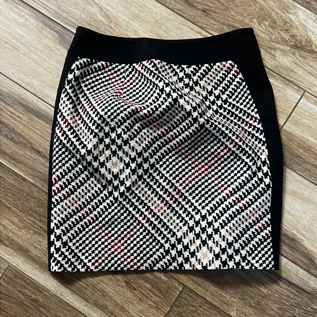 White House black market patterned pencil skirt - Image 4