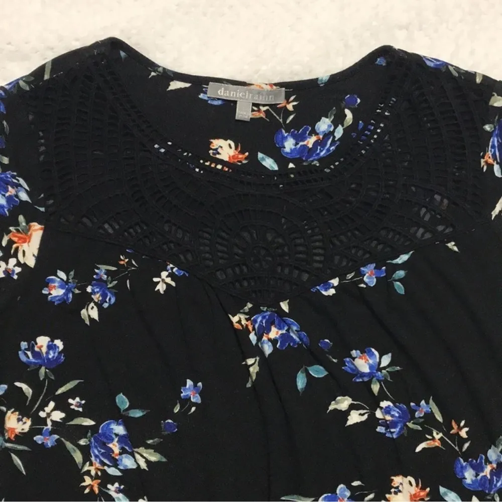 Daniel Rainn Blouse Black Floral Print Lace
Yoke Top Loose Fitting Size Large - Image 4