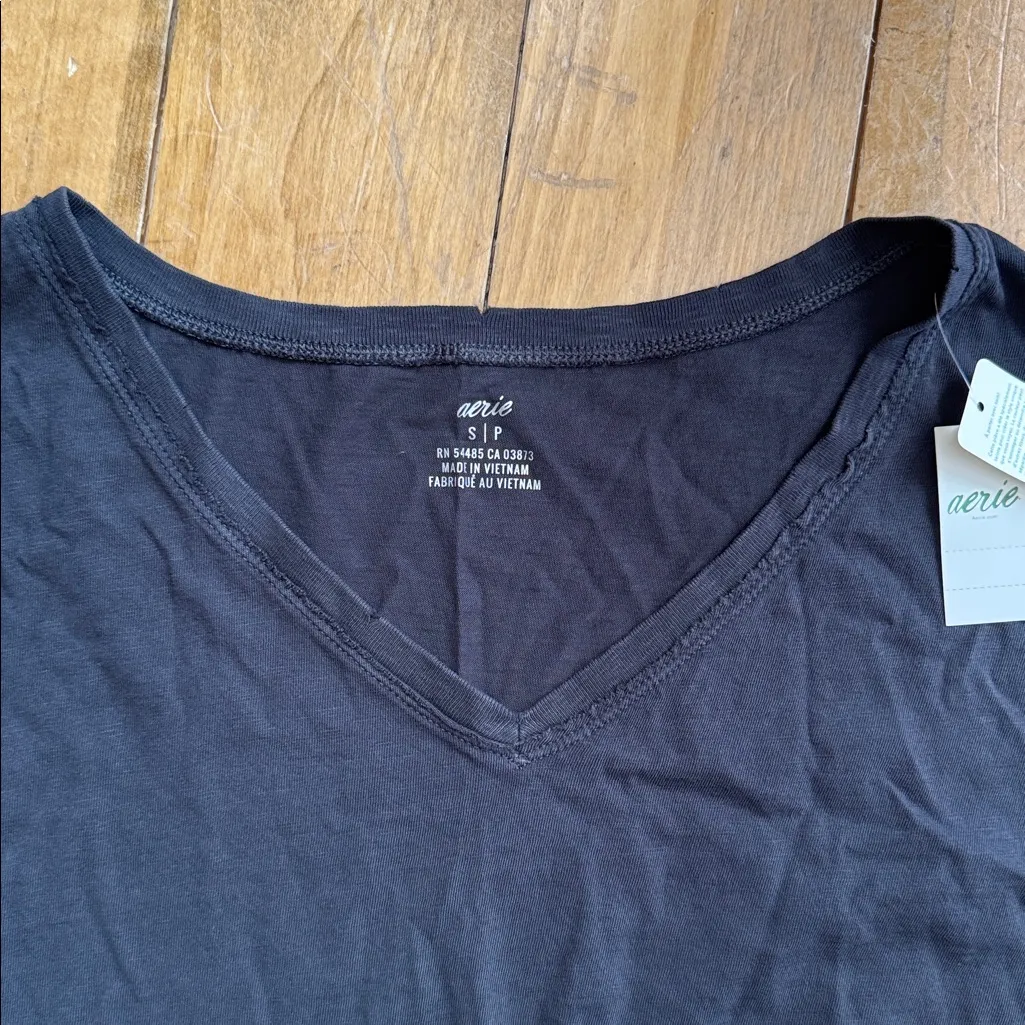 Aerie Distressed Faded Black V-Neck Boyfriend T-Shirt Small NWT - Image 4