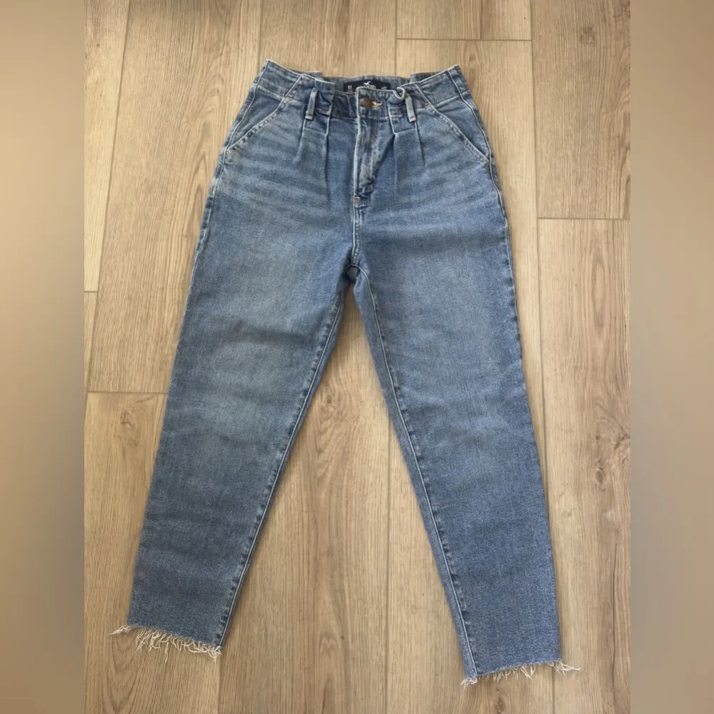 Hollister Blue Ankle Cropped Jeans with Raw Hem 💙 - Image 6