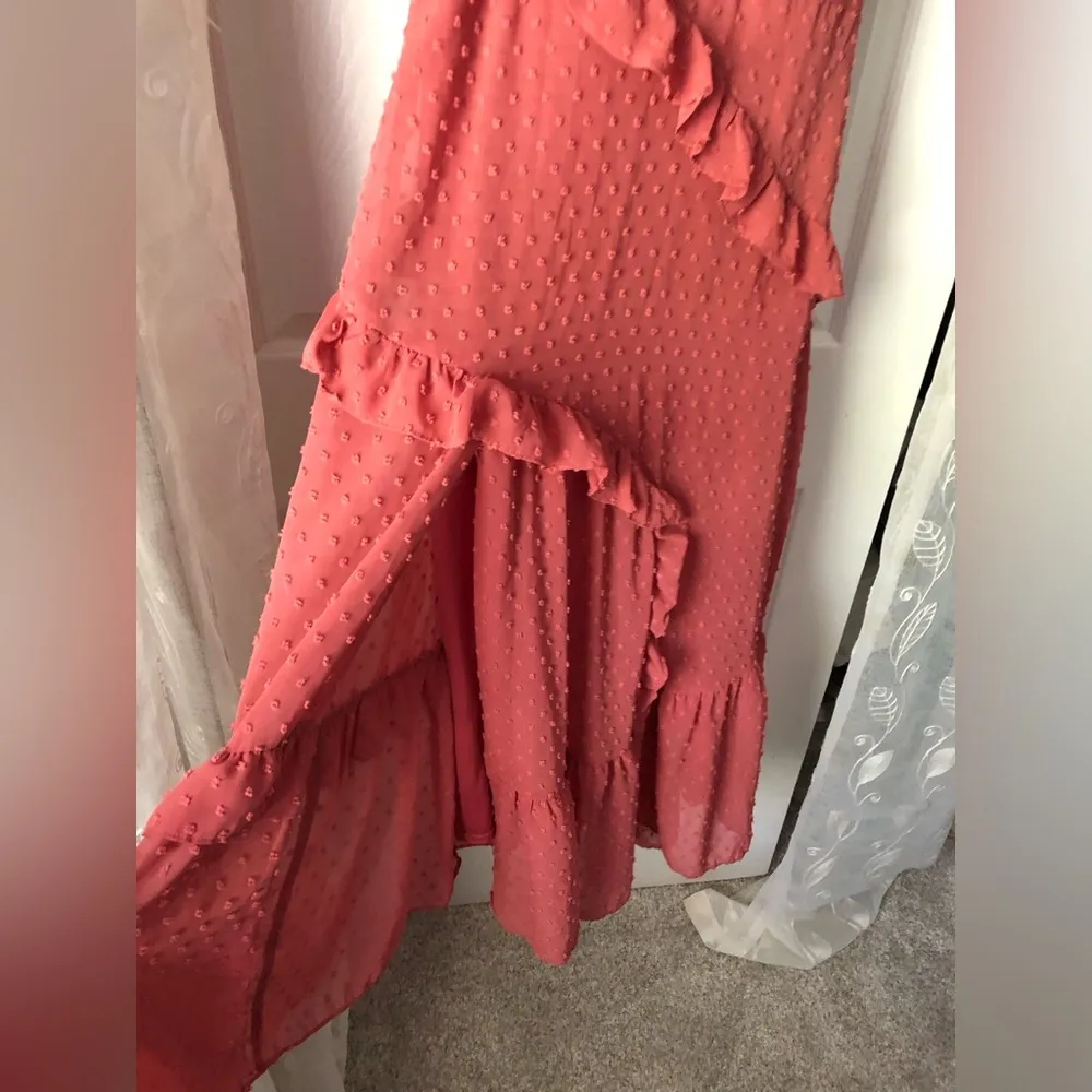 Lulus Next to You Rusty Rose Swiss Dot Ruffled Midi Dress sz S side slits - Image 4