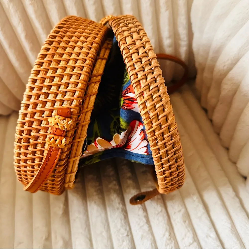 Woven Rattan Round Purse with Leather Strap and Tropical Lining Tan - Image 9