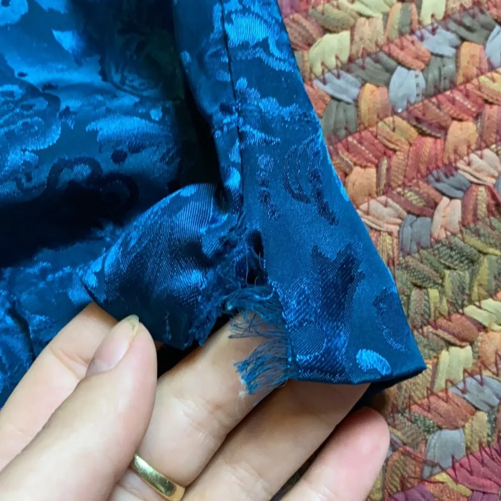 80s VINTAGE VICTORIAS SECRET GOLD LABEL BLUE DAMASK NIGHTGOWN BUTTON UP - Image 5