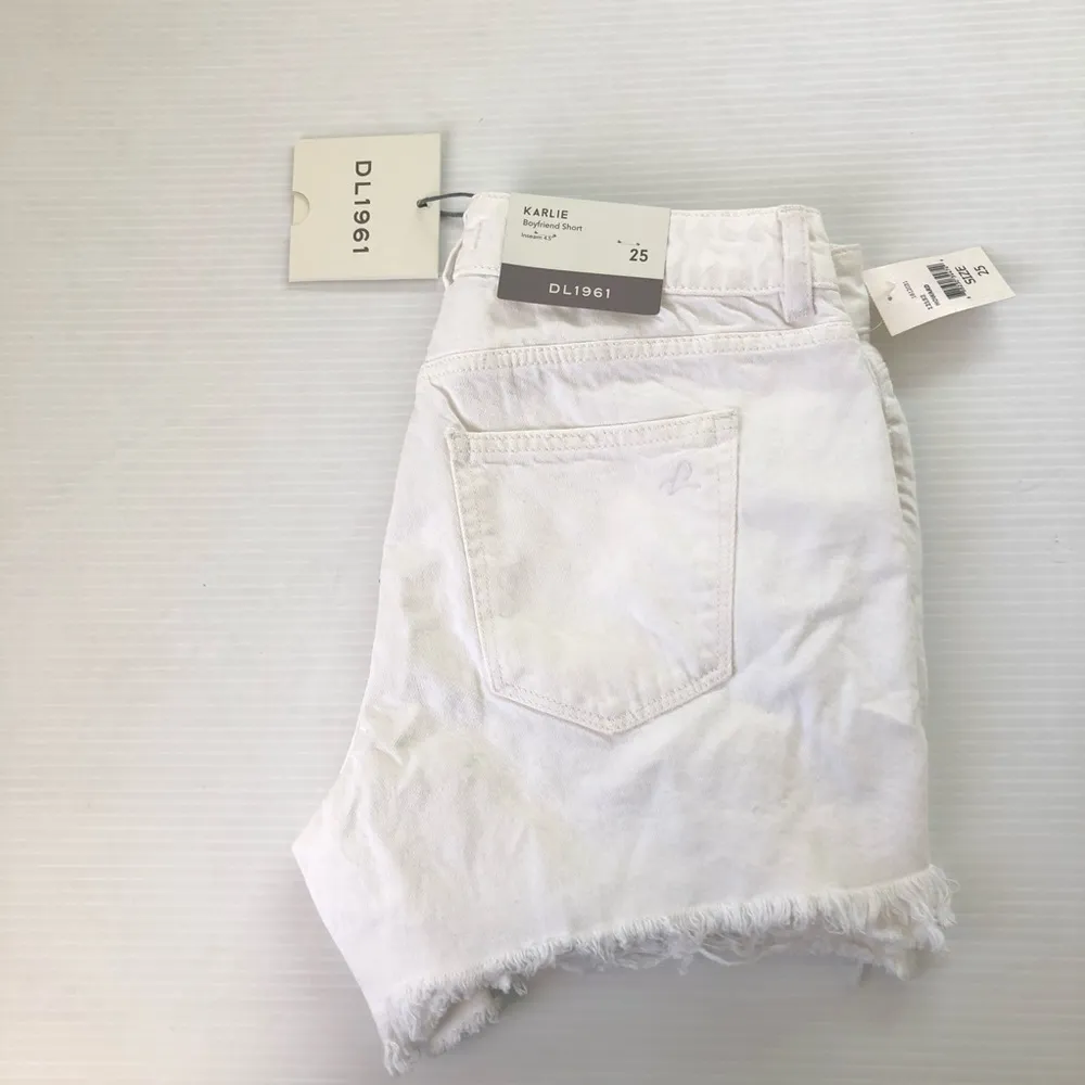 DL1961 NWT Karlie Shredded White Shorts, 25 - Image 9