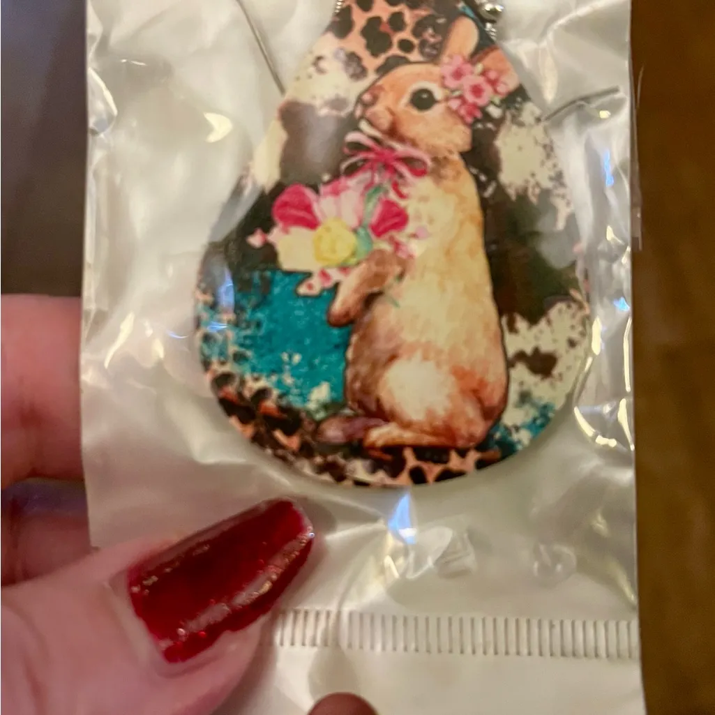 Moda Bunny Floral Teardrop Earrings - Image 2