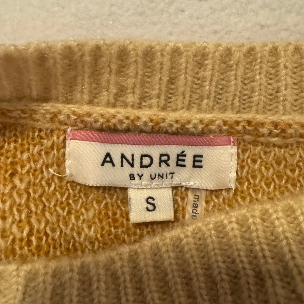 Andree Mango Cream and Orange Crew Neck Sweater with Retro Floral Design - Image 3